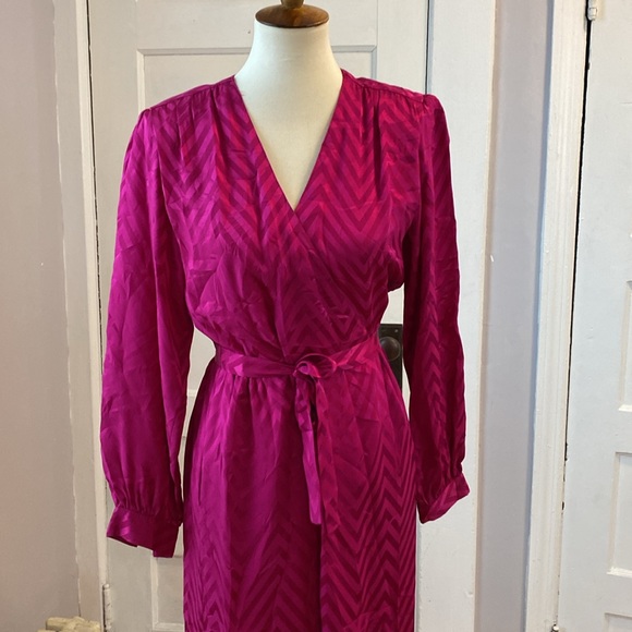 Vintage Ms Chaus Silk Chevron Print Wrap Dress, Size 10 - Picture 7 of 16